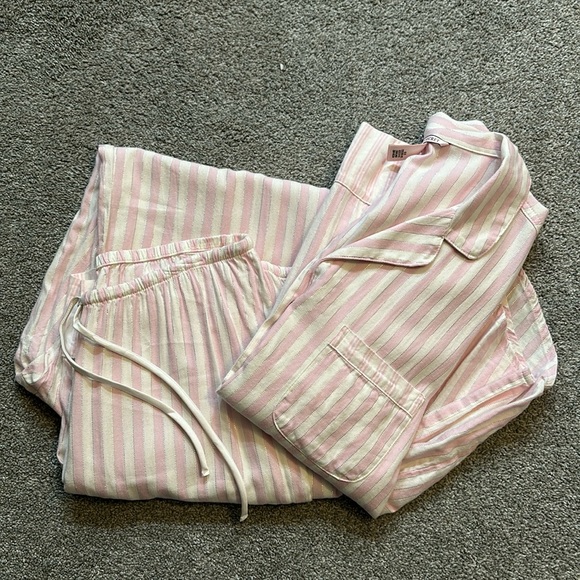 Victoria secret pajama sets size small in like new condition! - Picture 5 of 15